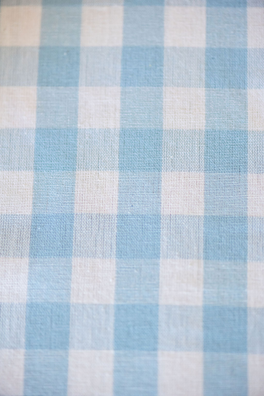 Blaue Gingham-Tischdecke mit Rüschen