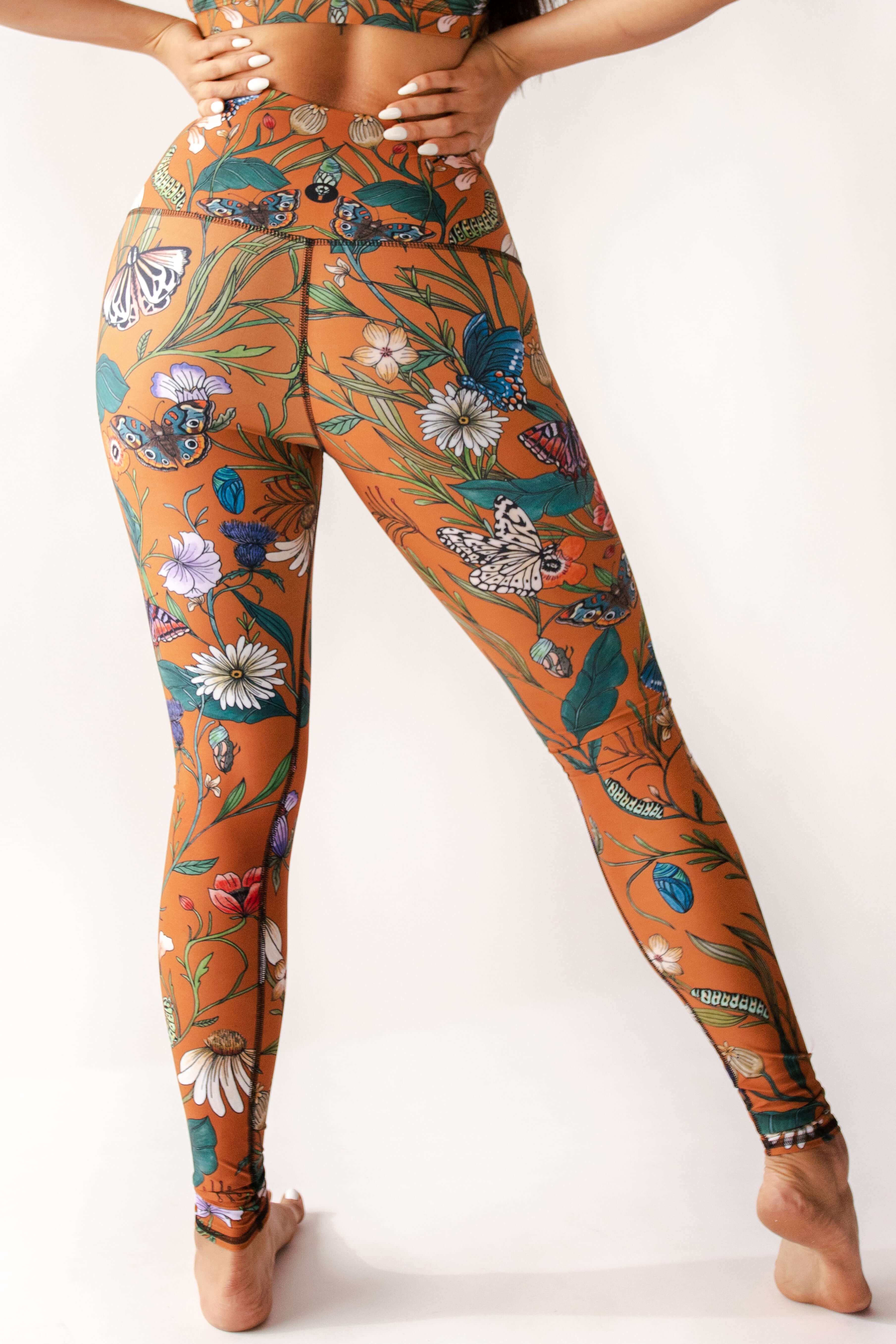 Yoga-Leggings mit „Emerge“-Print