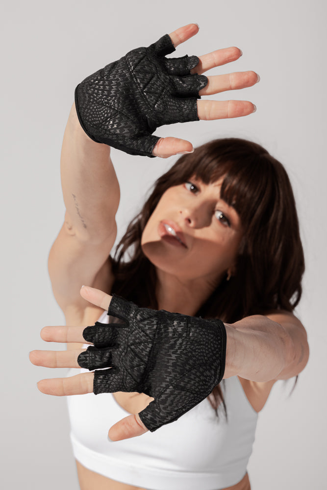 Luxe Mesh Training Gloves - Black Dot