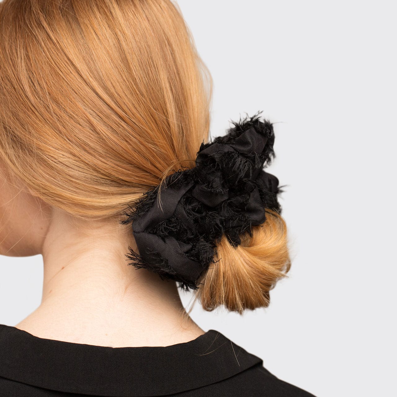 Brunch Scrunchie - Ausgefranstes Schwarz