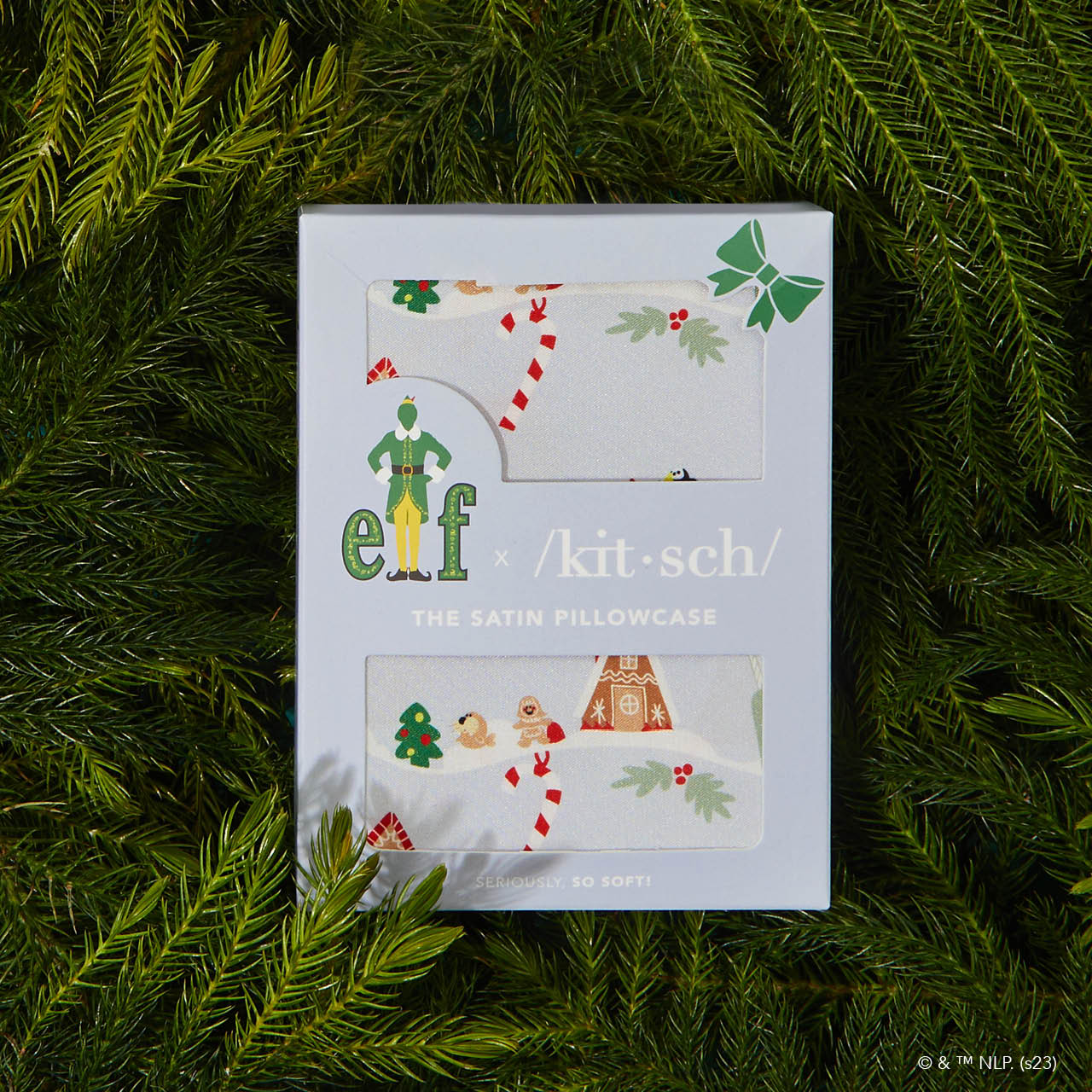 Kitsch x Elf Satin-Kissenbezug – Immergrüne Weihnachten