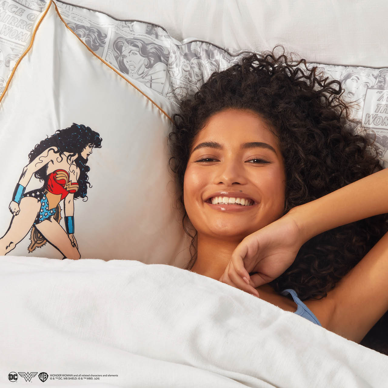 Funda de almohada de satén Kitsch x Wonder Woman - Believe In Wonder