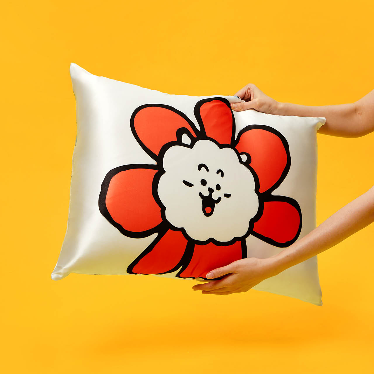 Kitsch x BT21 Satin-Kissenbezug – RJ 