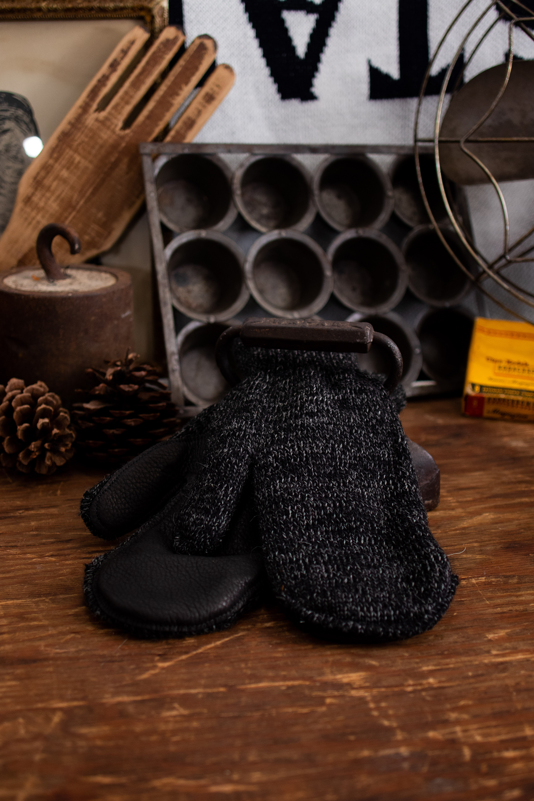 Black Melange Ragg Wool Mitten with Black Deerskin