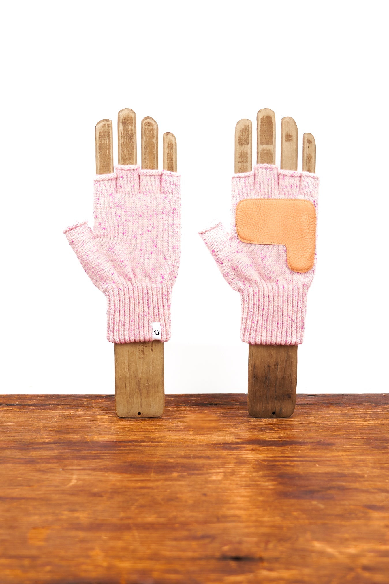 Guantes sin dedos de tweed con flores de cerezo y ciervo natural