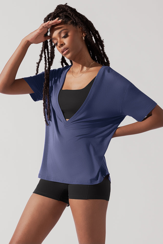 Camiseta Daring Deep V - Azul marino oscuro