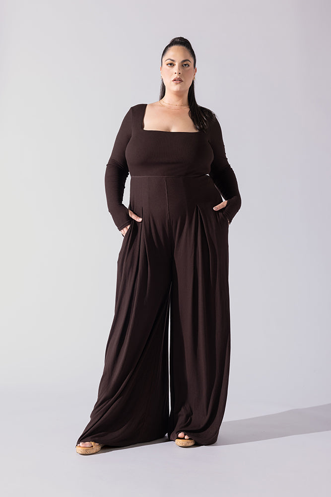 Go With The Flow – Langärmliger Jumpsuit – Kakao