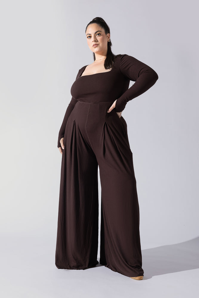 Go With The Flow – Langärmliger Jumpsuit – Kakao