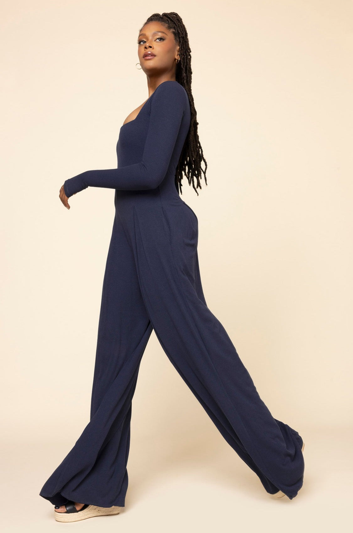 „Go With The Flow“-Jumpsuit mit langen Ärmeln - Cosmic Navy