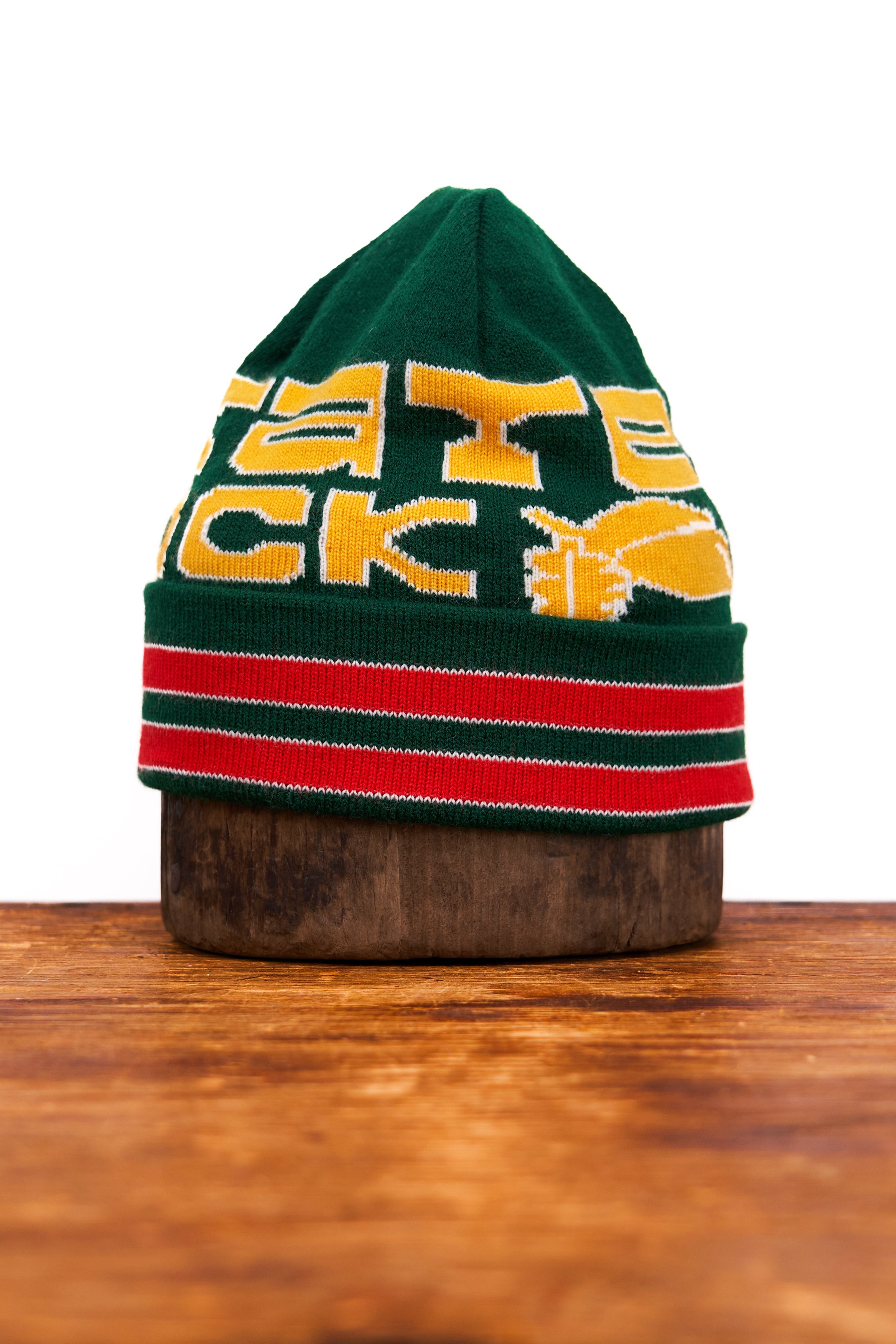 NEU Beanie mit Jacquard-Stickerei - GRÜNE EICHEL