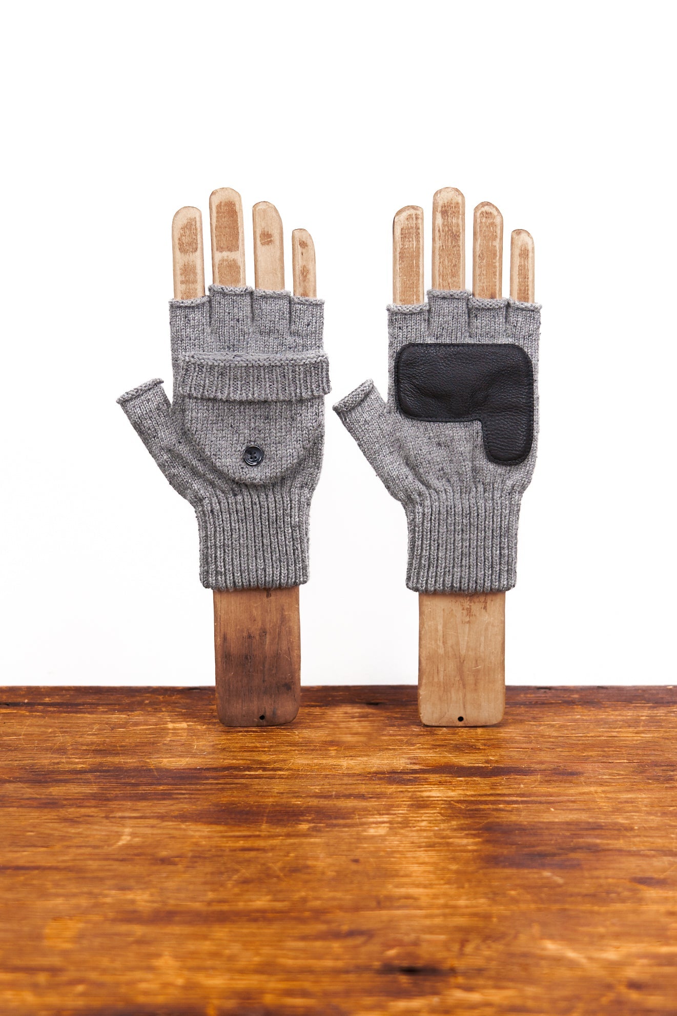 Wandelbare fingerlose Handschuhe „Glomitt“ aus grauer Tweed-Ragg-Wolle mit schwarzem Hirschleder