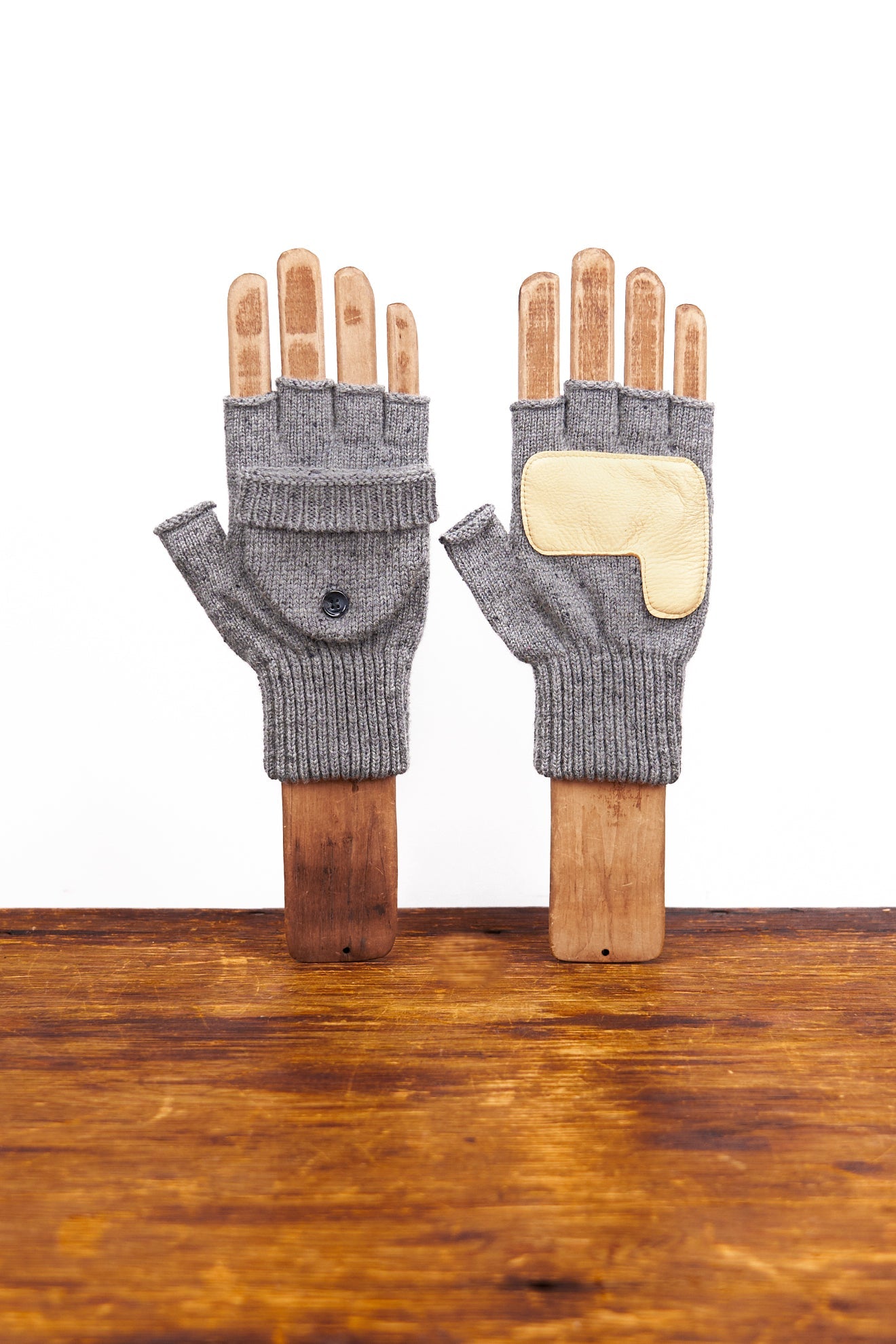 Guantes convertibles sin dedos de lana de tweed gris 'Glomitt' con piel de ciervo natural