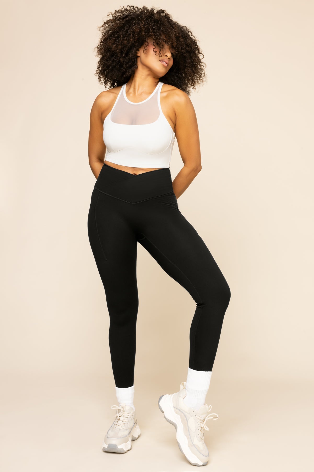 Leggings con bolsillos Crisscross Hourglass® - Negro