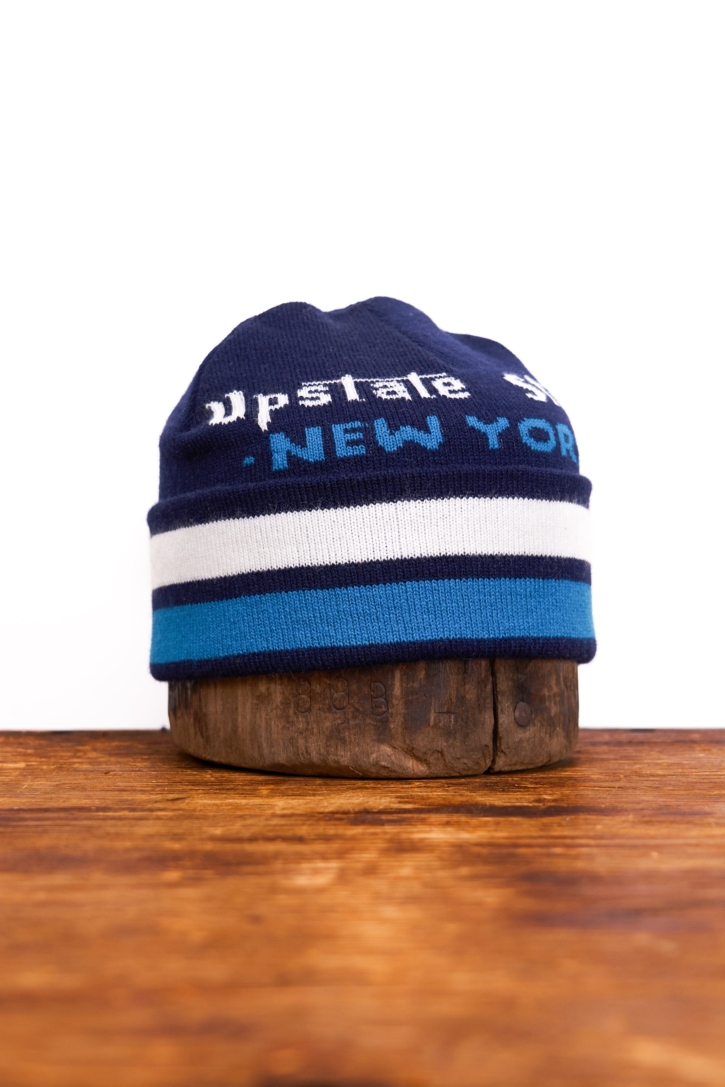 NEU Beanie mit Jacquard-Stickerei - NY BLUE