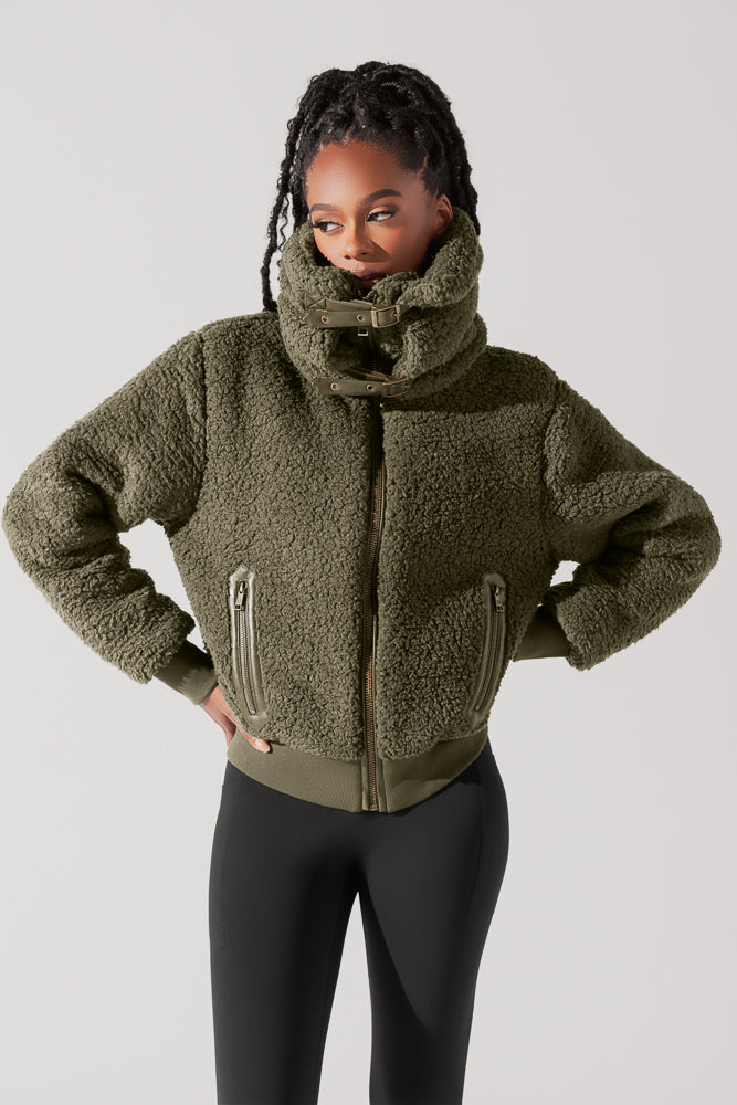 Die Kinsley Bomberjacke aus Kunst-Sherpa - Oliv 