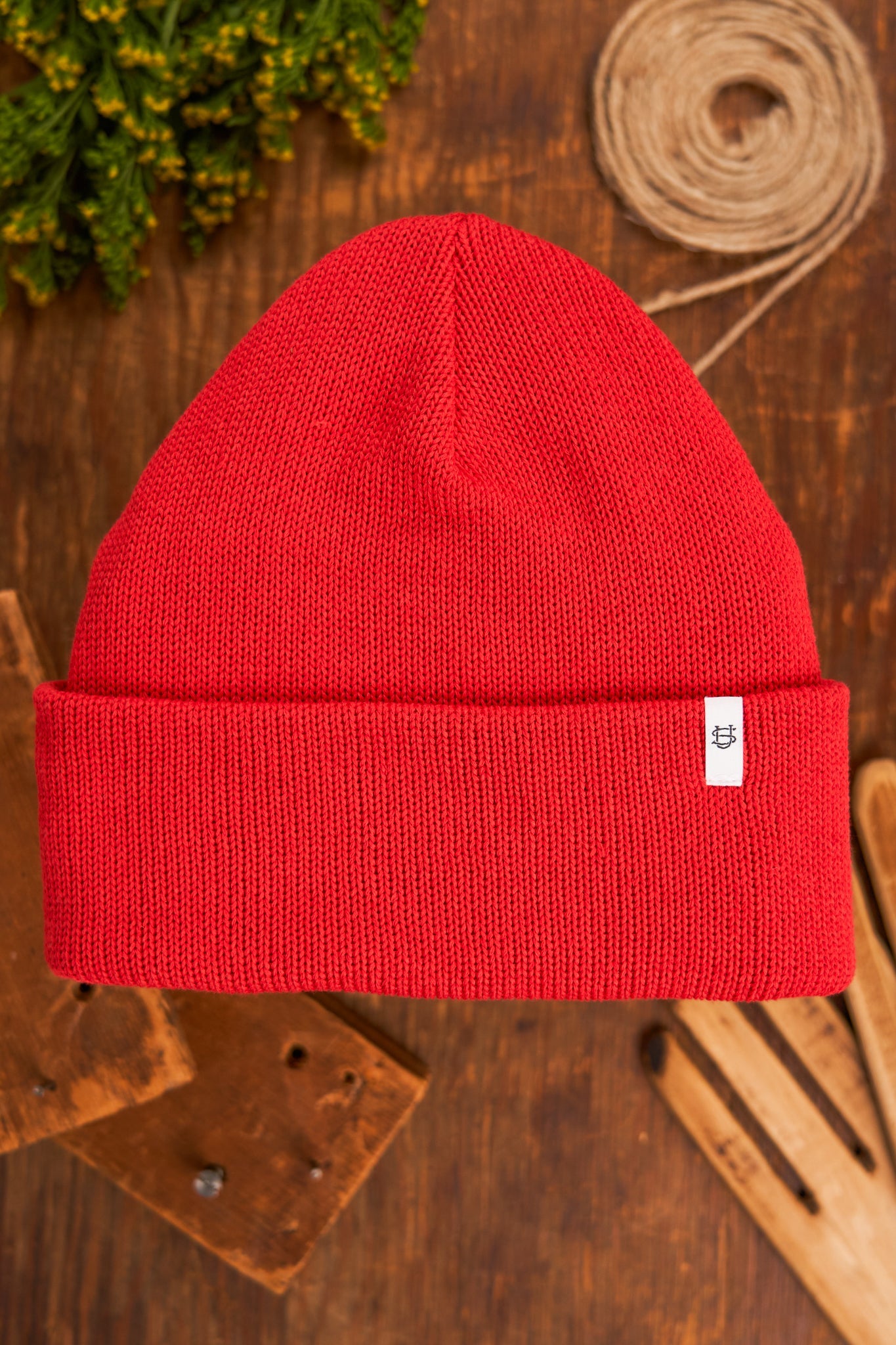 Kirschrote Easy Fit Beanie aus Upcycling-Baumwolle - S/M und L/XL