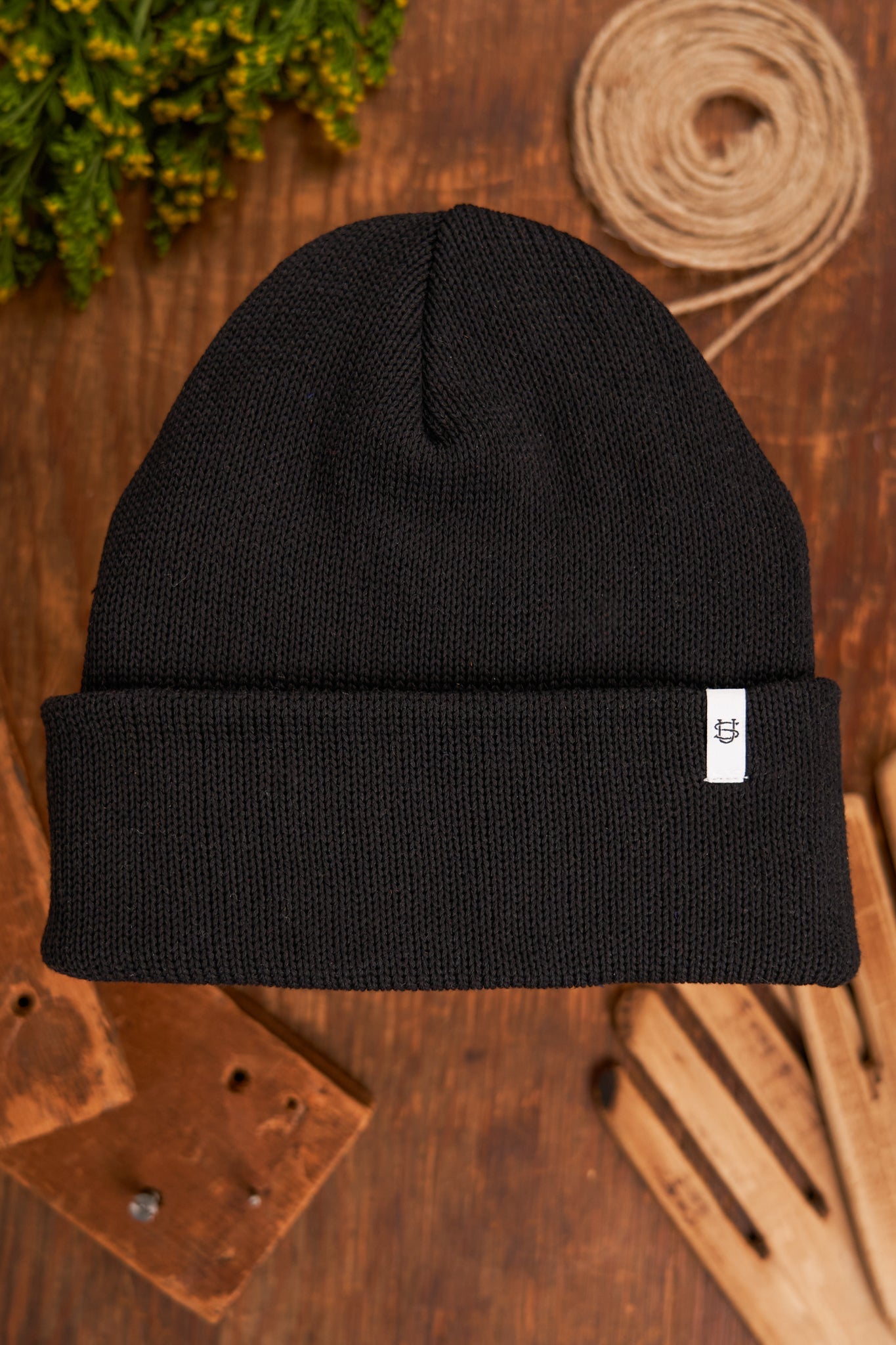 Schwarze Easy Fit Beanie aus Upcycling-Baumwolle - S/M und L/XL