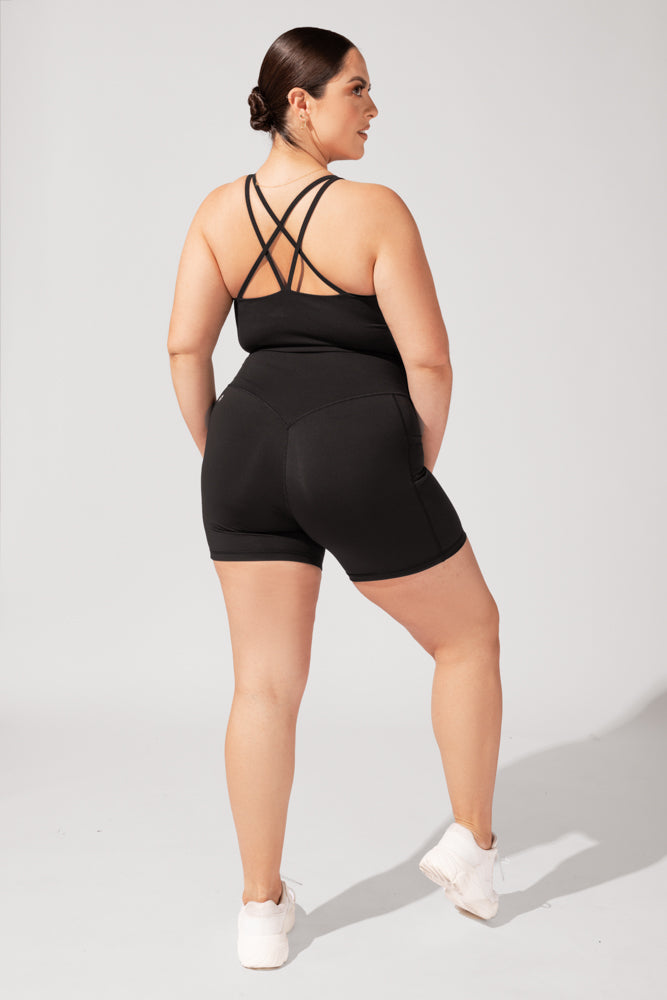 Crisscross Hourglass® Booty Short - Schwarz