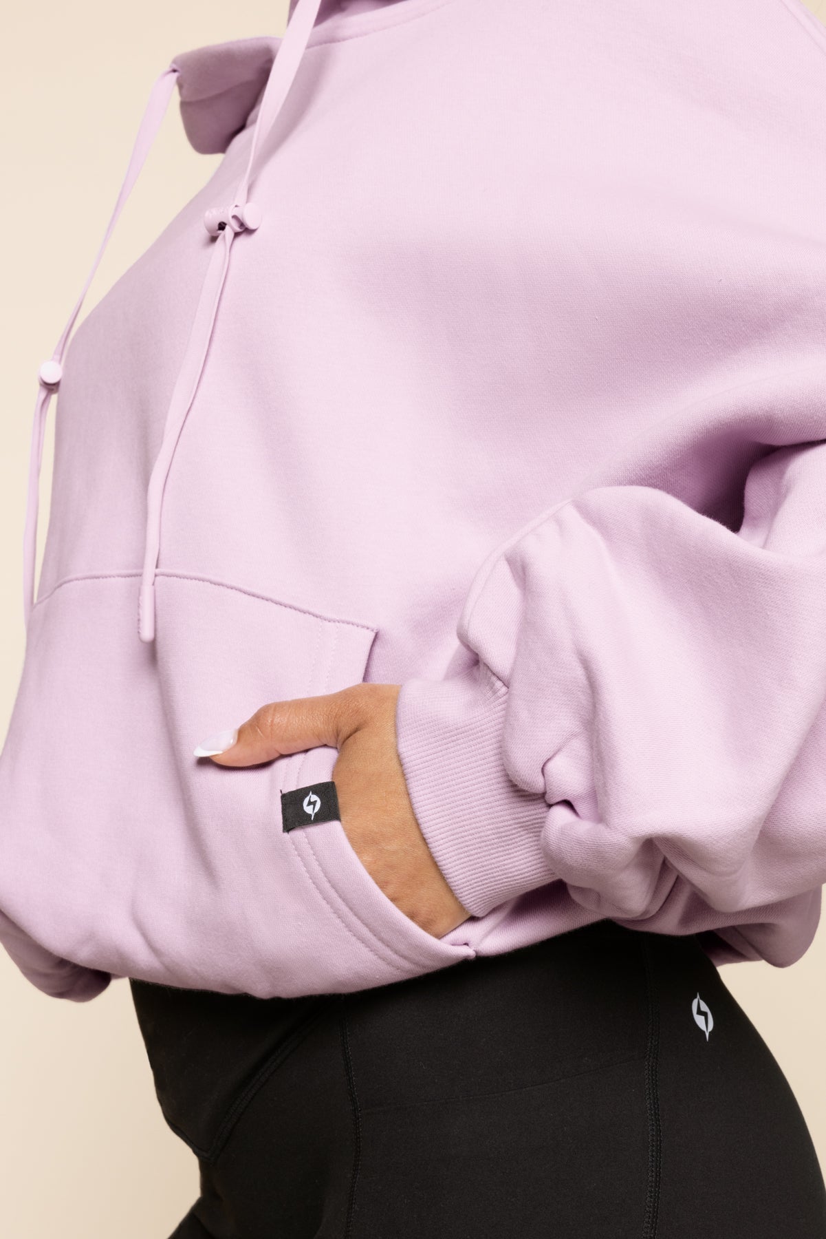 Sudadera con capucha y diseño de nubes en color rosa y lila