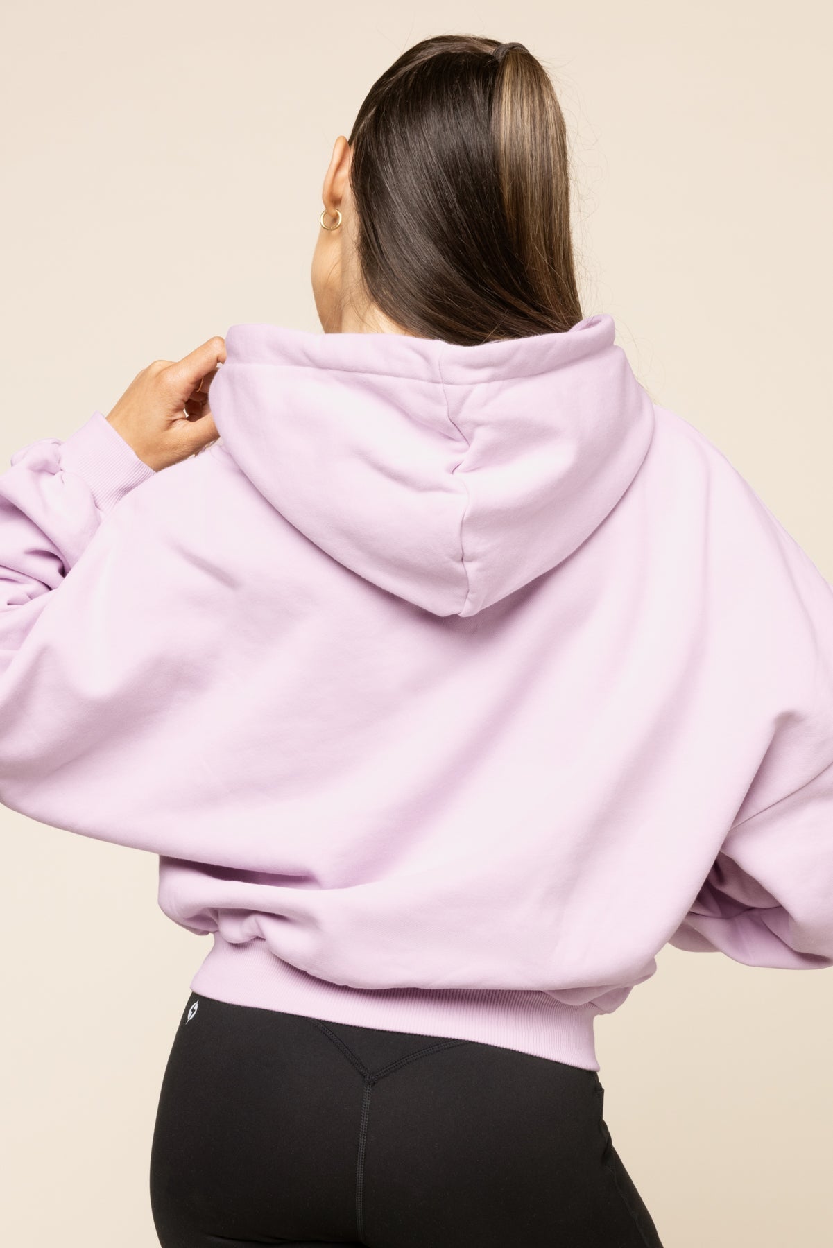 Sudadera con capucha y diseño de nubes en color rosa y lila