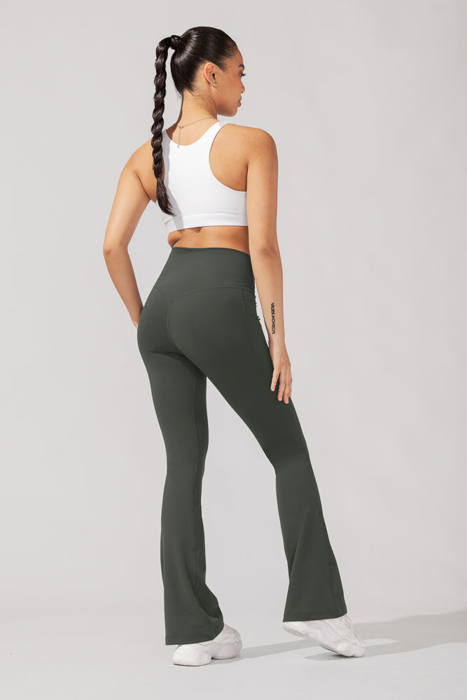 Leggings acampanados con bolsillos Crisscross Hourglass® - Forestwood