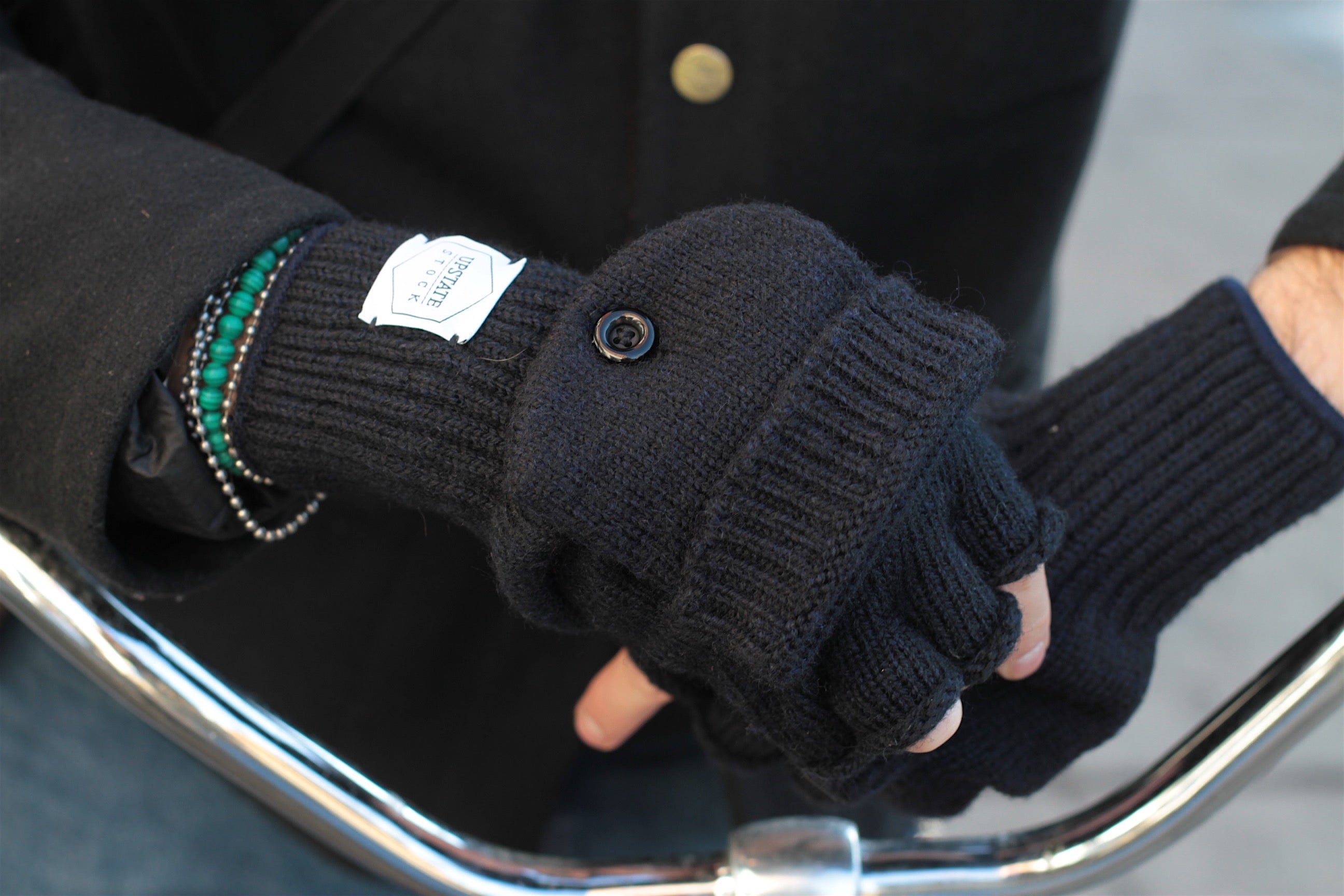 Guantes convertibles sin dedos de lana de tweed gris 'Glomitt' con piel de ciervo negra