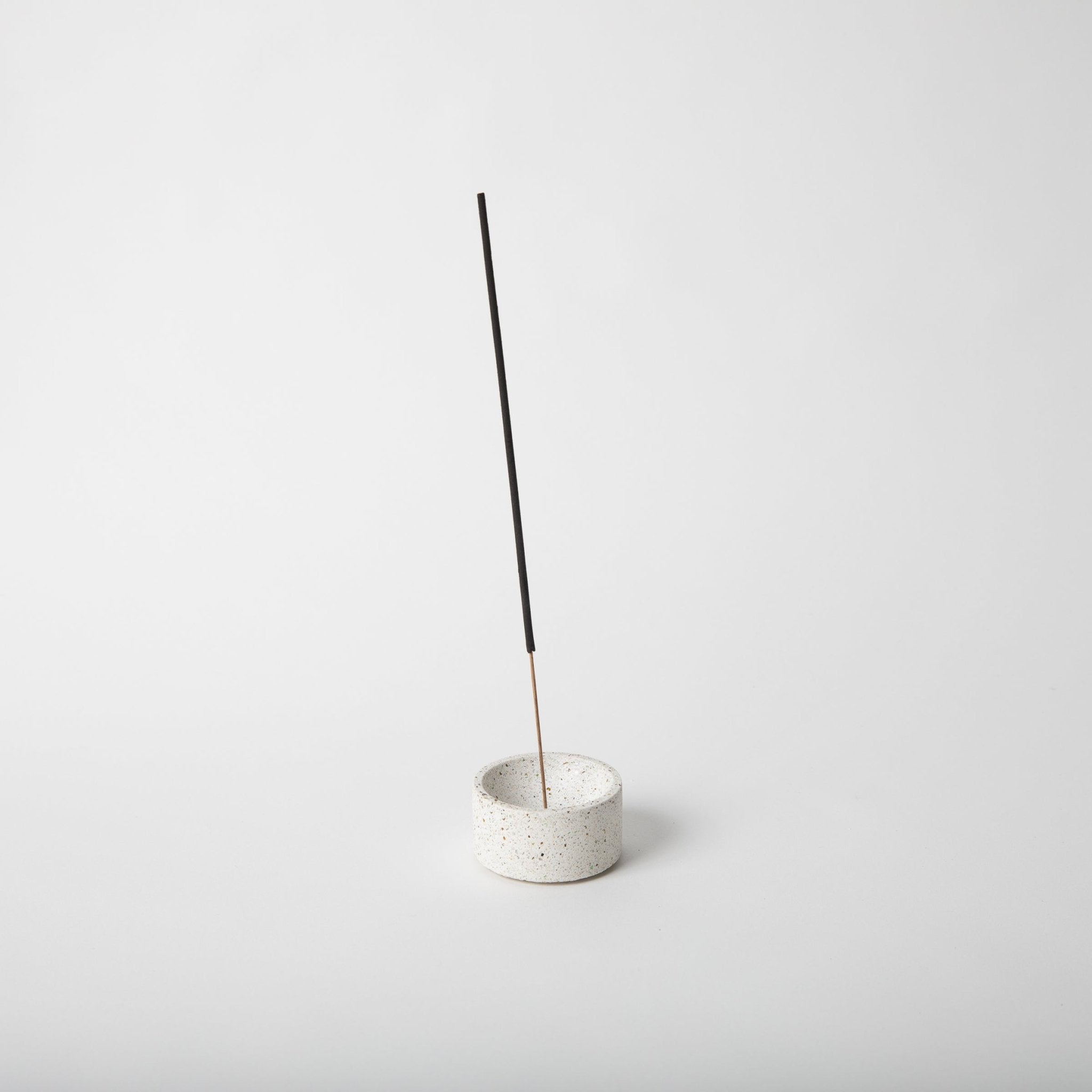 Pretti.Cool Round Incense Holder | Black Terrazzo