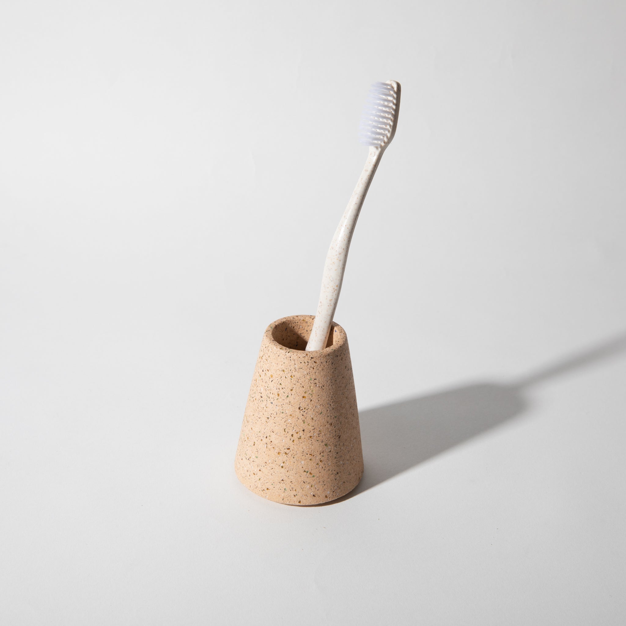 Pretti.CoolToothbrush Holder | Peach Terrazzo - M.S Skincare