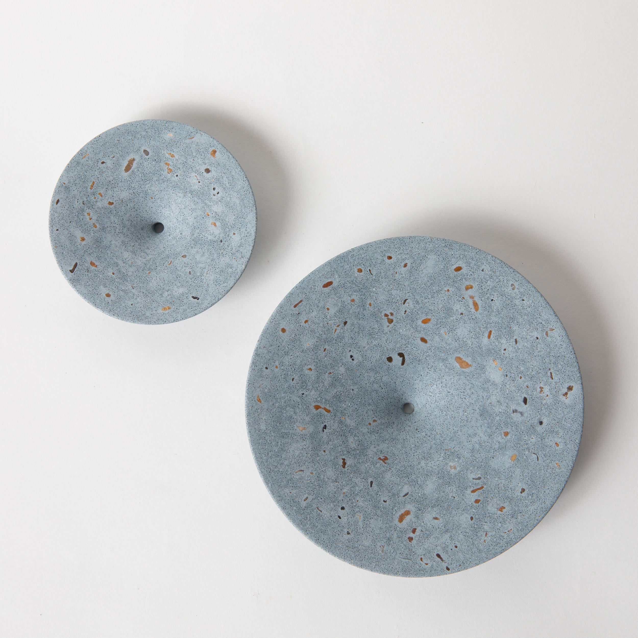 Dimple Wandhaken, Mittel | Hellblauer Terrazzo