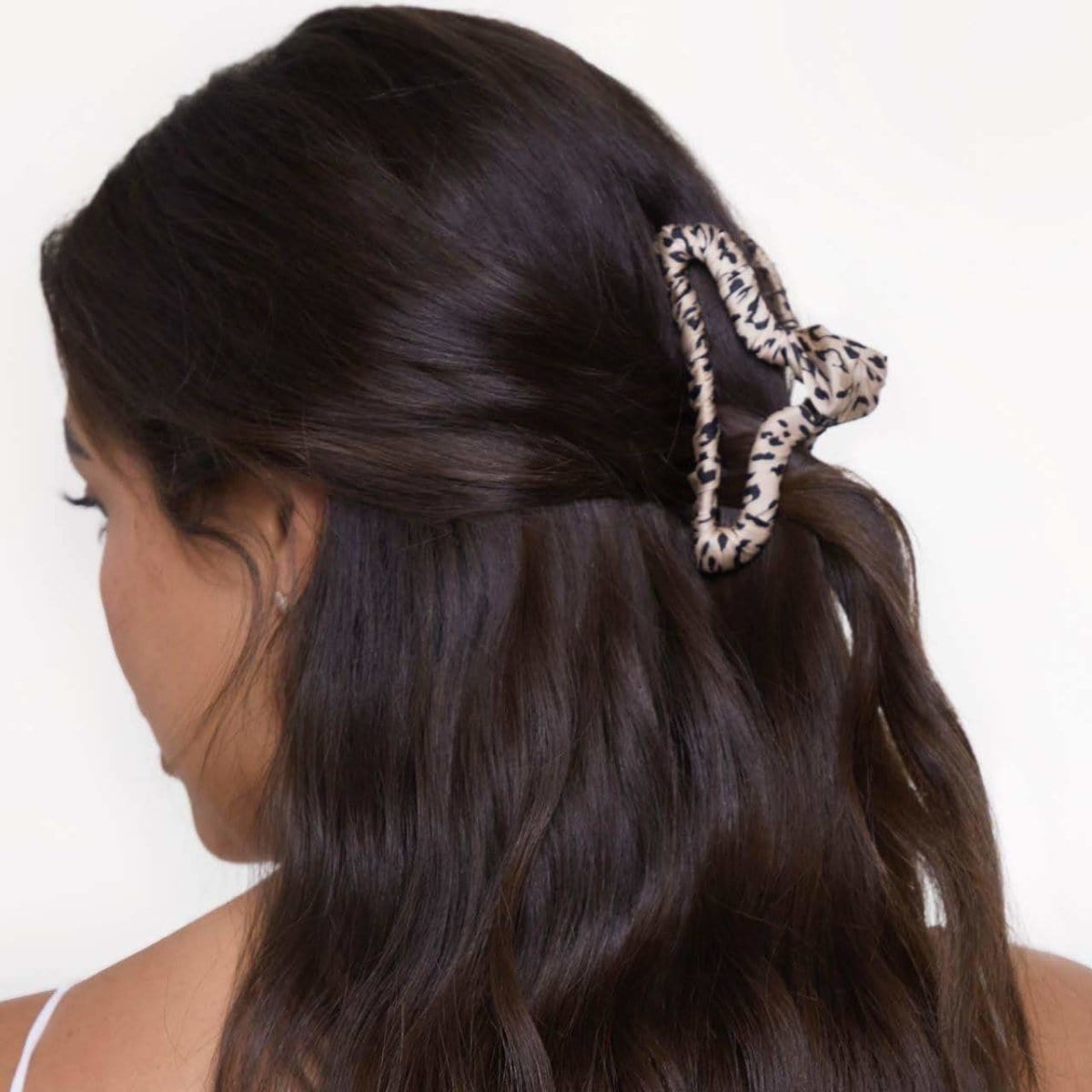 Mit Satin umwickelter Krallenclip - Leopard