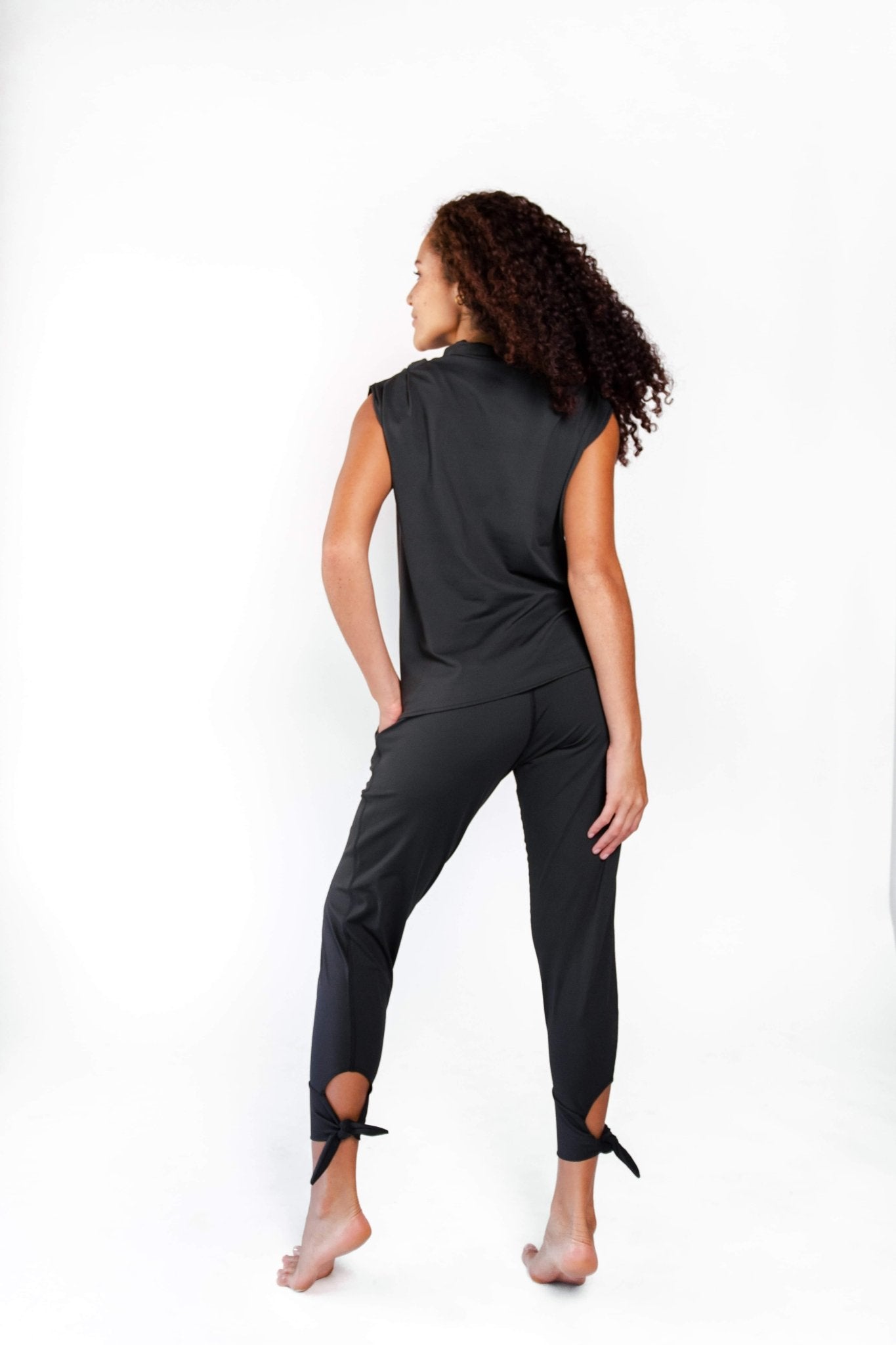 Yoga DemocracySunday Jogger in Jet Black - M.S Skincare